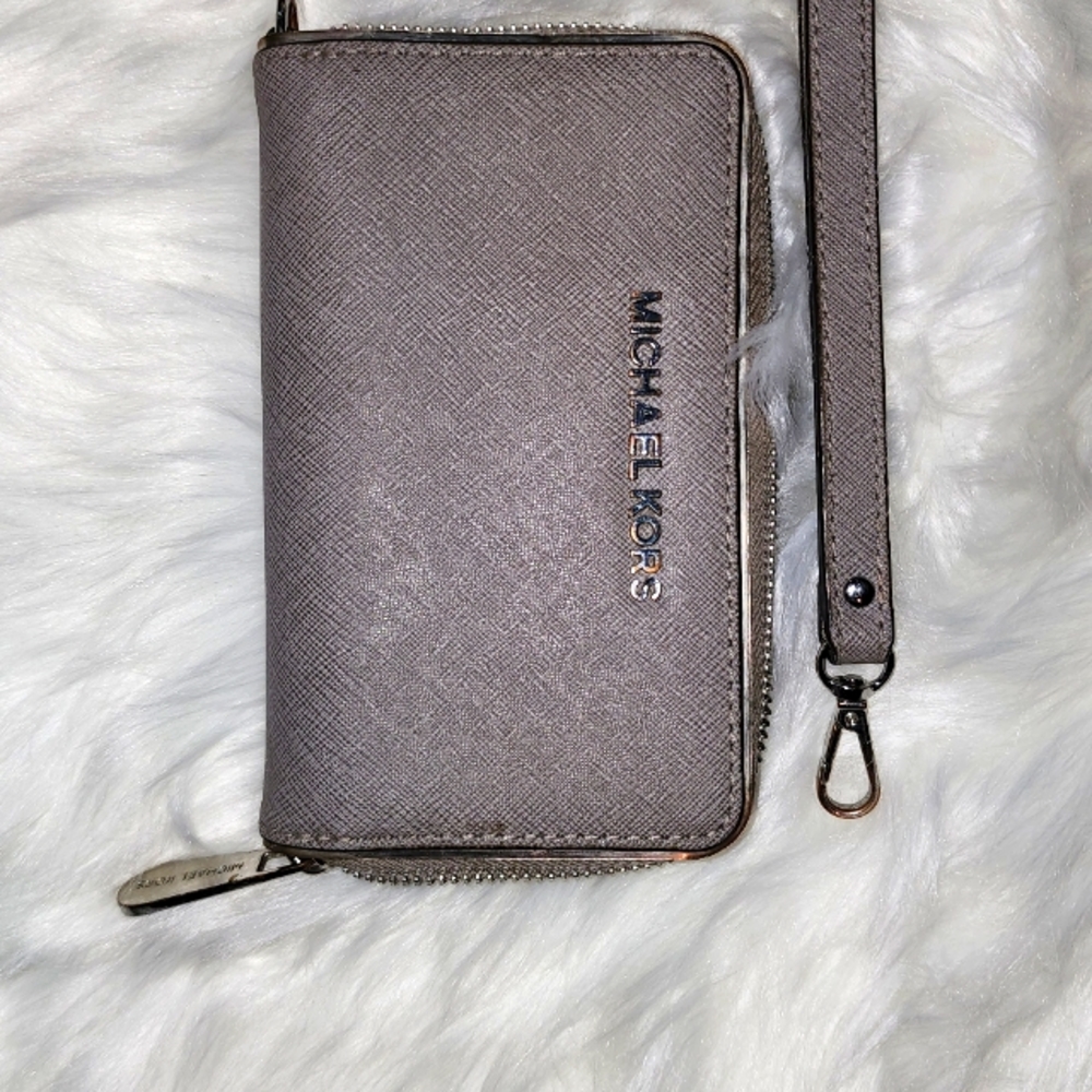 Michael Kors wallet mini purse zipper closure